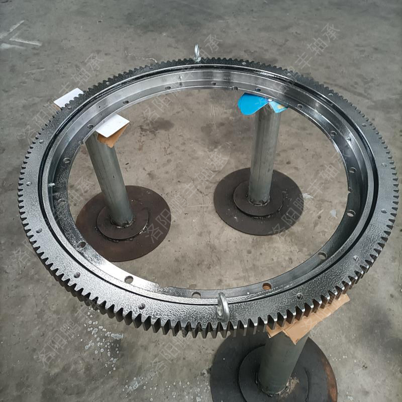 HSW840四点接触球回转支承(内套法兰)